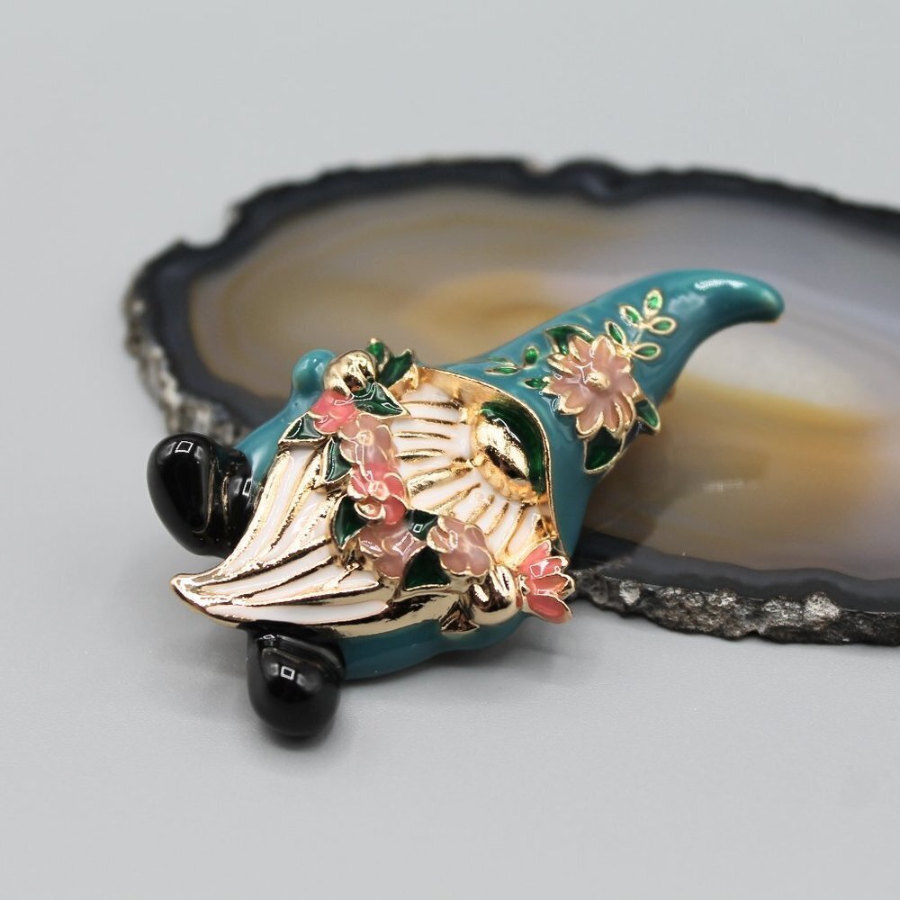 Dwarf cute pin brooch jewelry fashion adorable flowers gold tone brand new